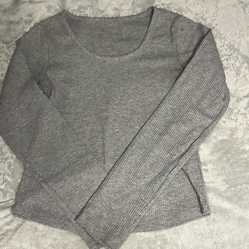 Grey long sleeve tee